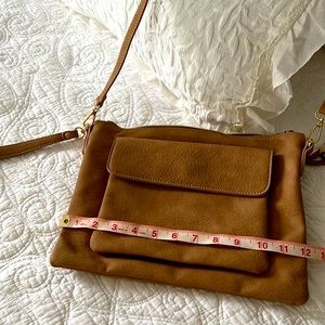 Crossbody Handbag. Wristlet